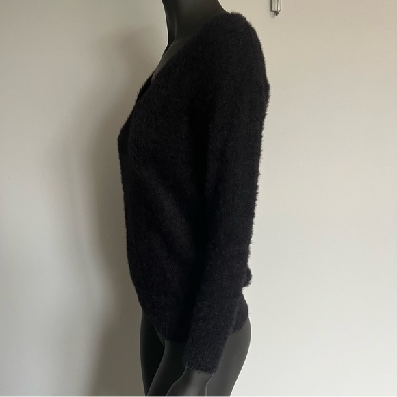 ⚪️ YANLINQI/ FUZZY BLACK VNECK SWEATER 3/4 SLEEVE - Picture 4 of 7